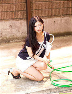 女子裸体摔跤