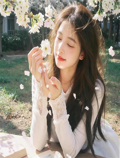 《工作中的动物》美学价值分析开创性的：艺术美感与审美特征探讨